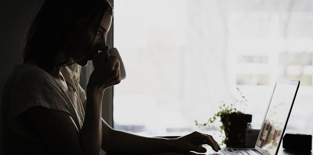 Estudiar la noche anterior al parcial: ¿por qué casi nunca funciona y qué hacer en su lugar?