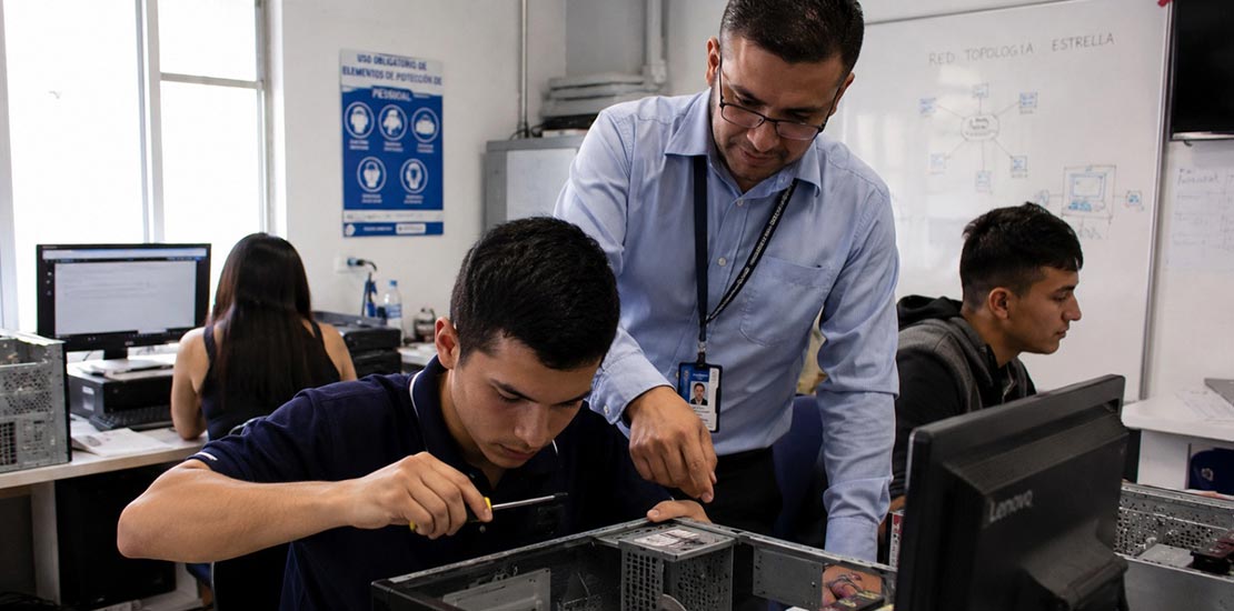 Técnico laboral auxiliar en sistemas informáticos: el programa ideal para los amantes de la tecnología